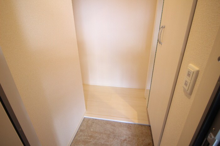 物件内観写真16　(玄関)