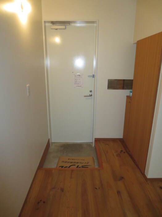 物件内観写真7　(玄関)