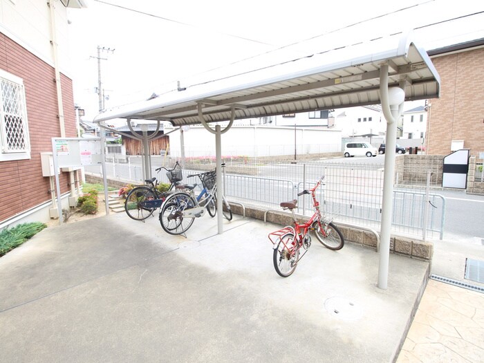物件外観写真5　(駐輪場)