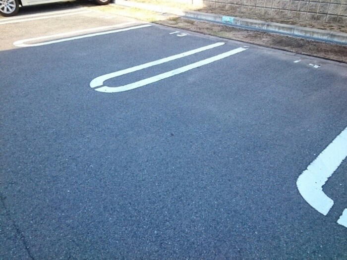 物件外観写真6　(駐車場)