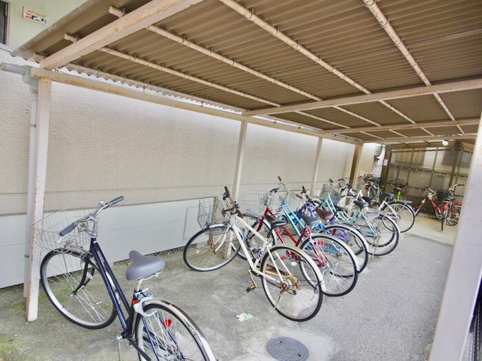 物件外観写真5　(駐輪場)