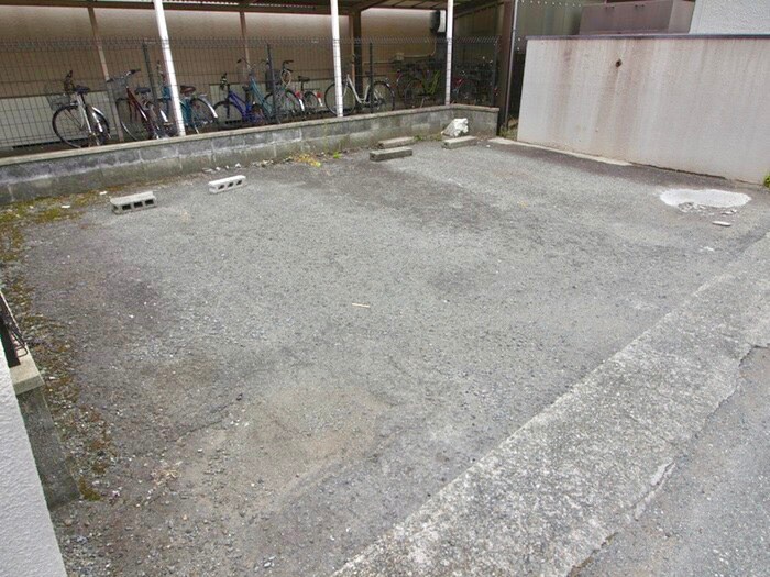 物件外観写真6　(駐車場)