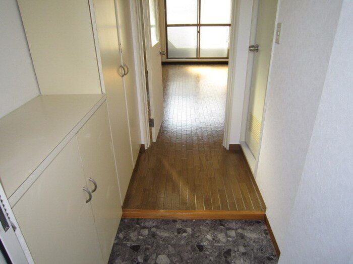 物件内観写真10　(玄関)