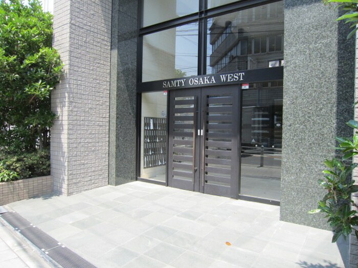 物件外観写真2　(エントランス部分)