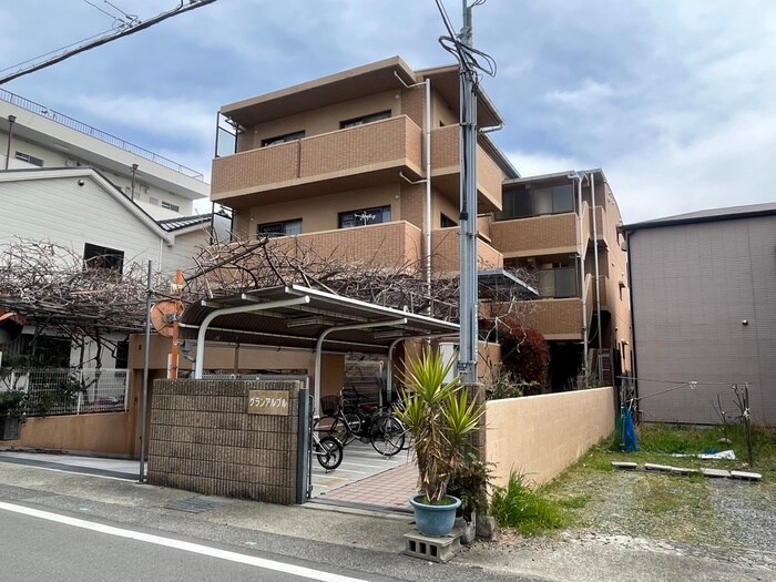グランアルブルの物件外観写真