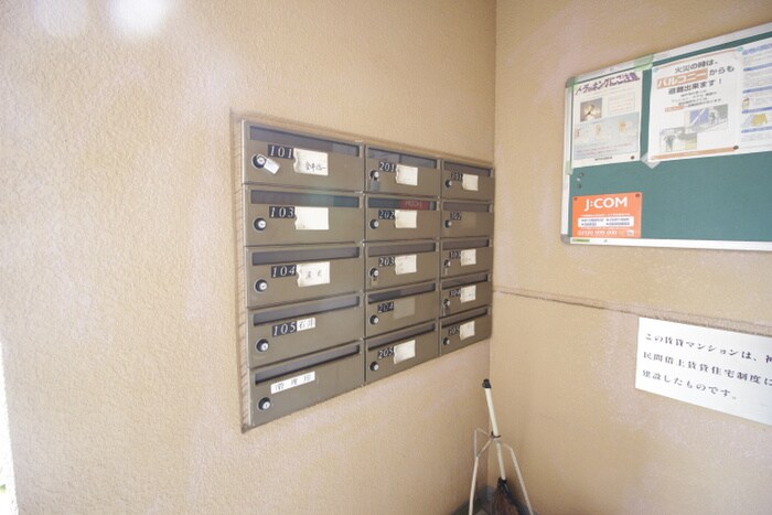 物件外観写真2　(エントランス部分)