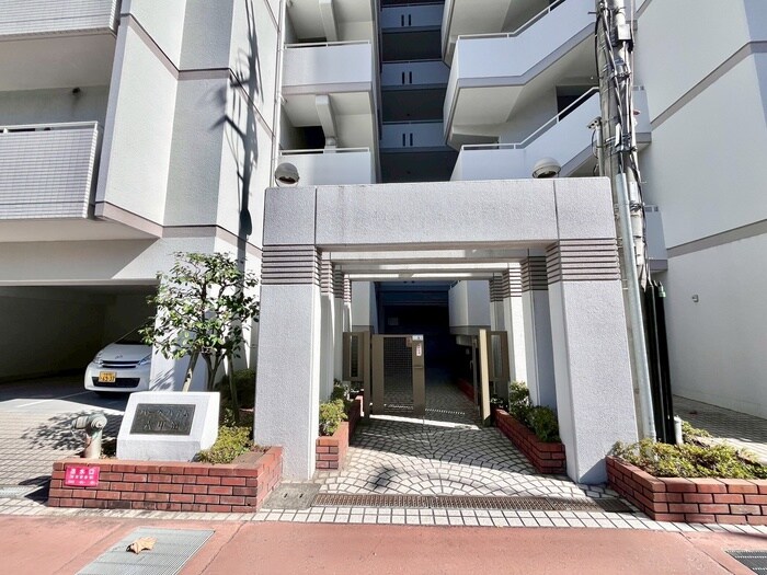 物件外観写真3　(エントランス部分)