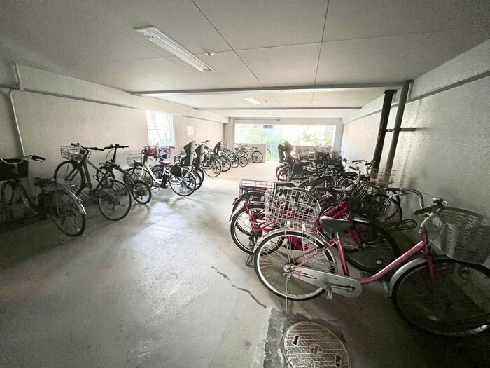 物件外観写真6　(駐輪場)