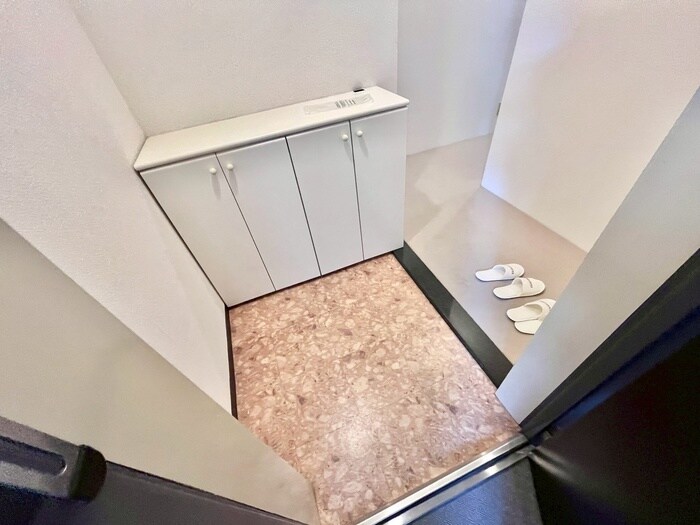 物件内観写真18　(玄関)