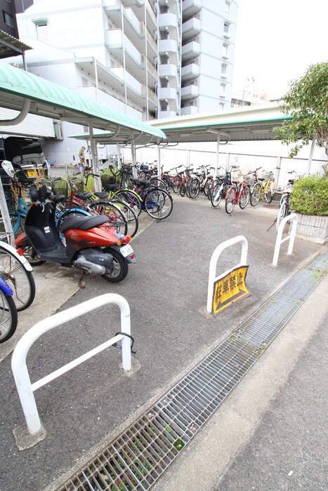 物件外観写真3　(駐輪場)