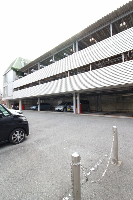 物件外観写真4　(駐車場)