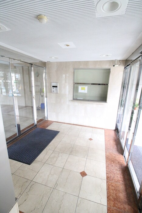 物件外観写真5　(エントランス部分)