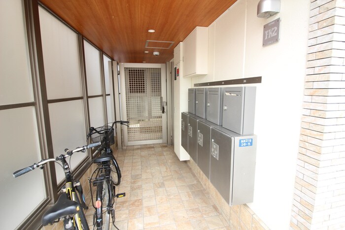 物件外観写真4　(エントランス部分)