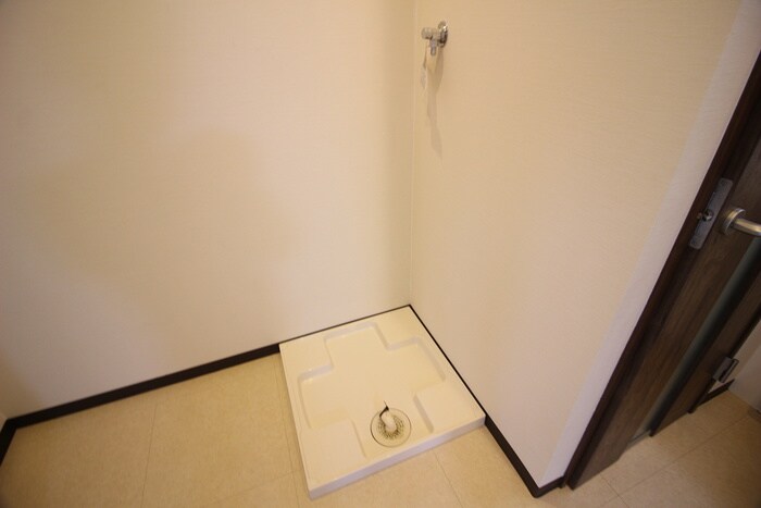 物件内観写真13　(洗濯機置場)