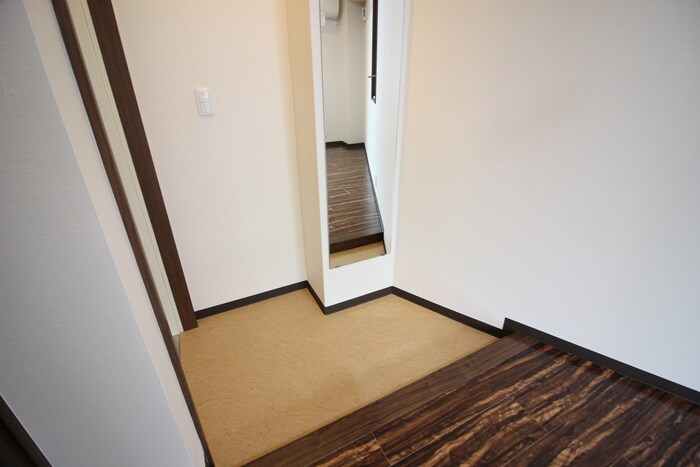 物件内観写真15　(玄関)