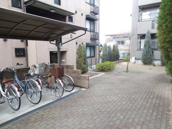 物件外観写真3　(駐輪場)