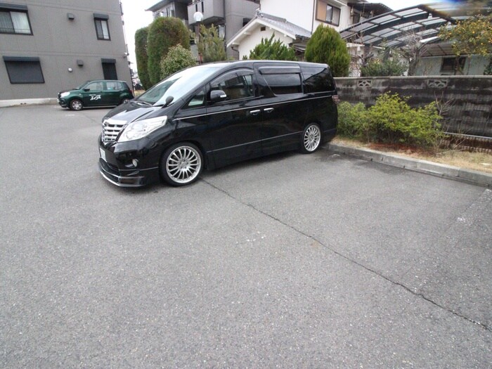 物件外観写真4　(駐車場)