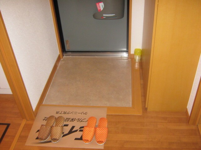 物件内観写真14　(玄関)