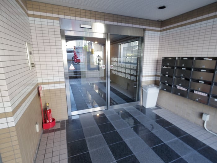 物件外観写真4　(エントランス部分)