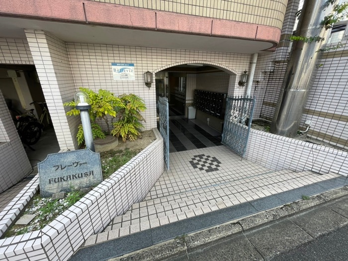 物件外観写真5　(エントランス部分)