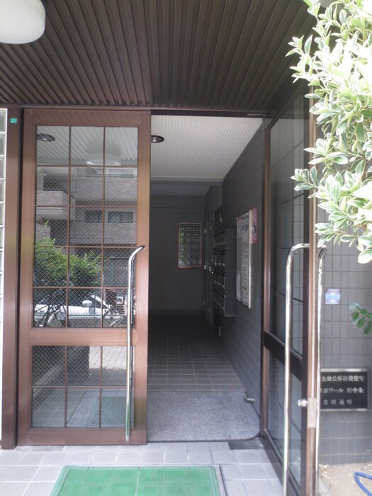 エスポワ－ル新中条のエントランス部分