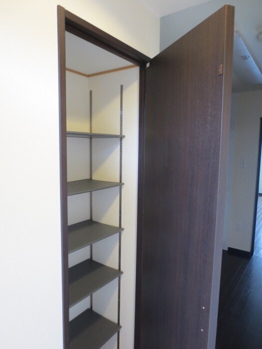 物件内観写真4　(収納)