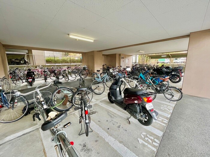 物件外観写真5　(駐輪場)