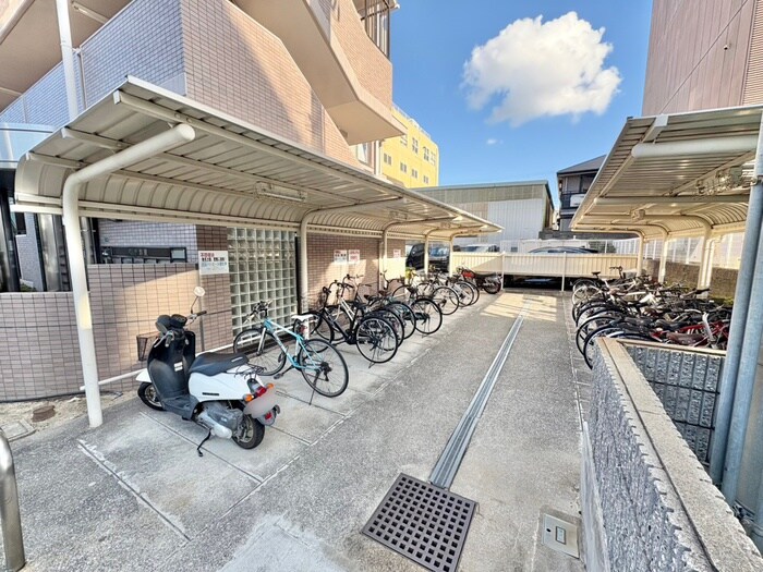 物件外観写真4　(駐輪場)