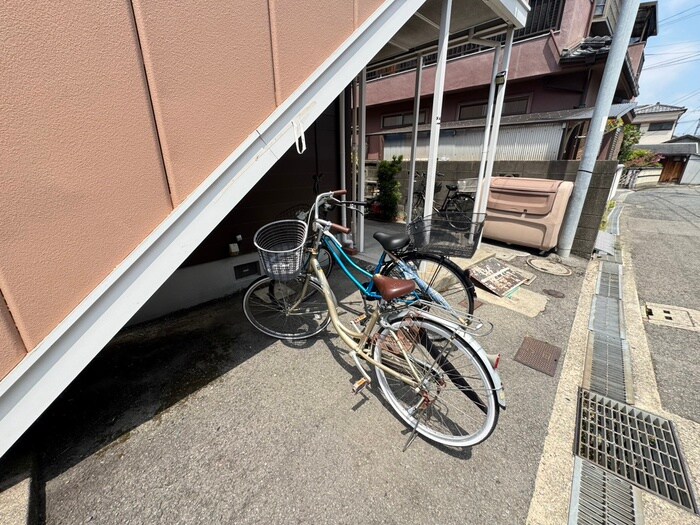 物件外観写真4　(駐輪場)