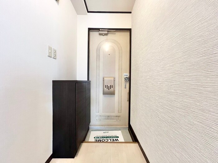 物件内観写真16　(玄関)