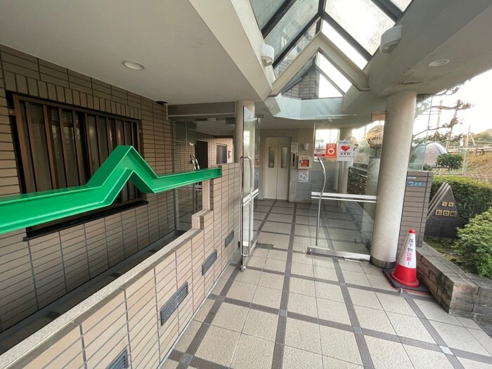 物件外観写真4　(エントランス部分)