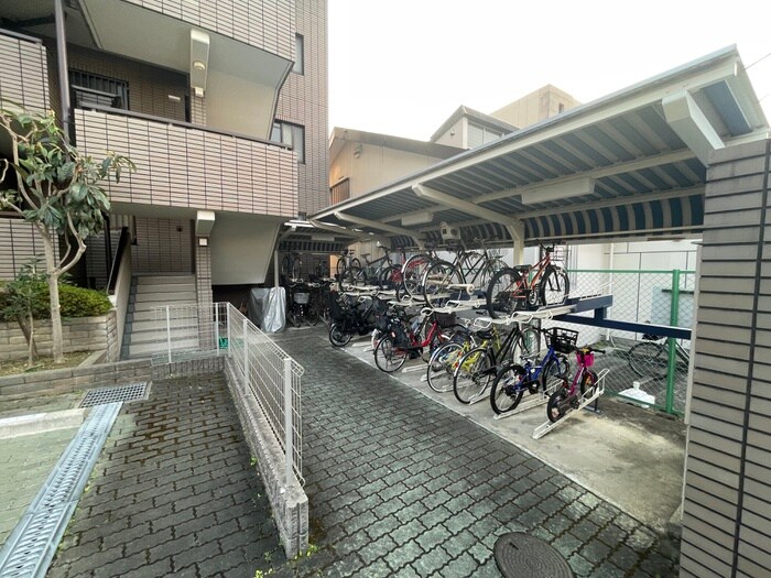 物件外観写真5　(駐輪場)