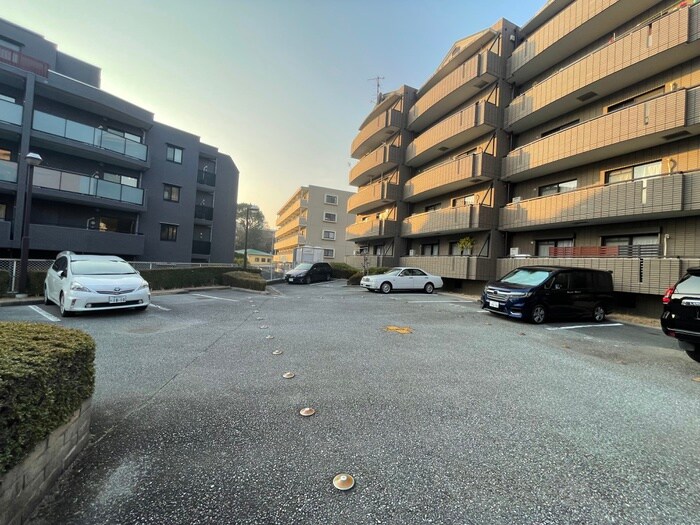 物件外観写真6　(駐車場)