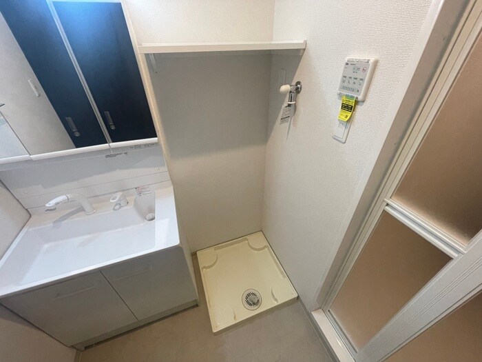 物件内観写真12　(洗濯機置場)