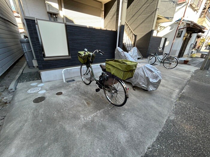 物件外観写真3　(駐輪場)