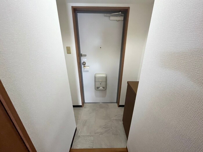 物件内観写真7　(玄関)