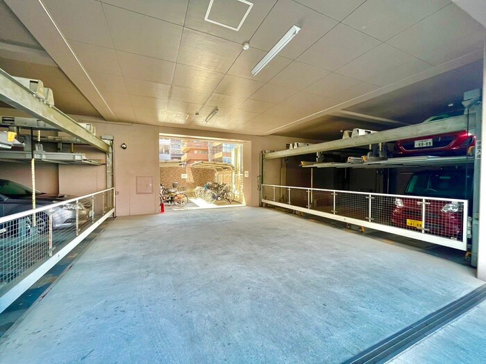 物件外観写真4　(駐車場)