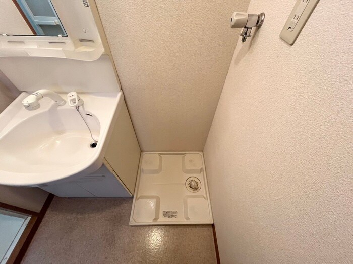 物件内観写真13　(洗濯機置場)