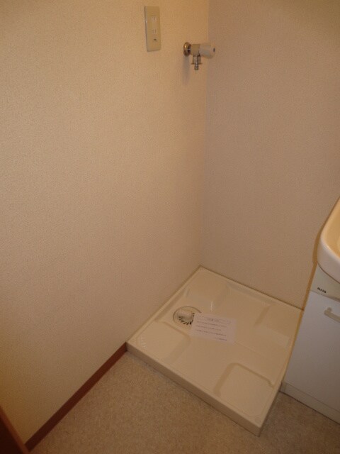 物件内観写真13　(洗濯機置場)