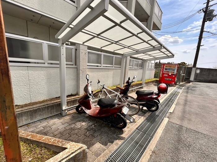 物件外観写真2　(駐輪場)
