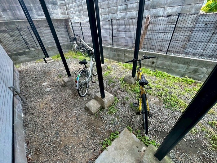物件外観写真3　(駐輪場)