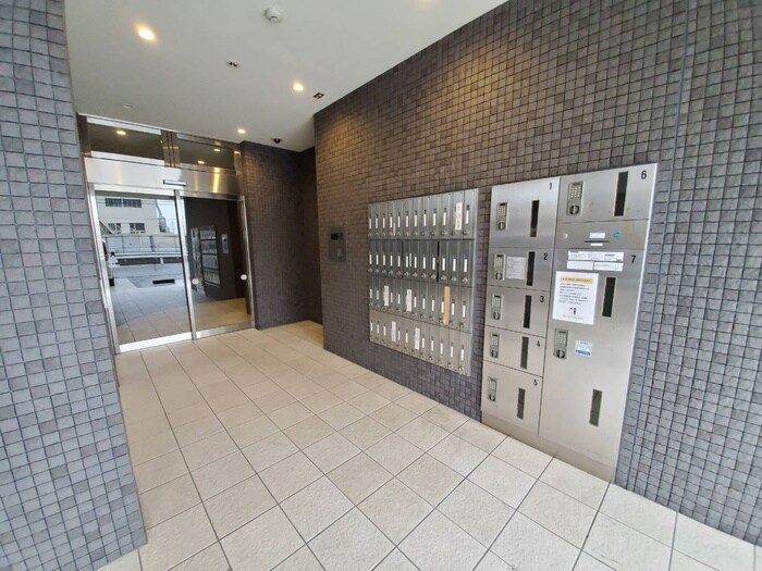 物件外観写真4　(エントランス部分)