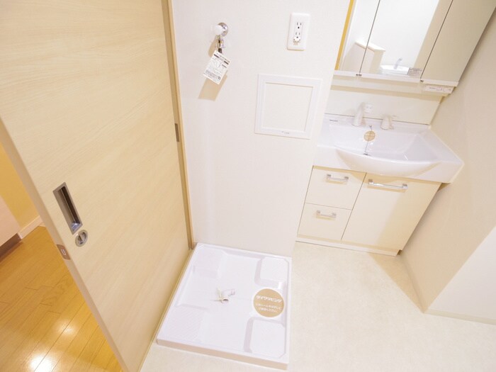 物件内観写真15　(洗濯機置場)