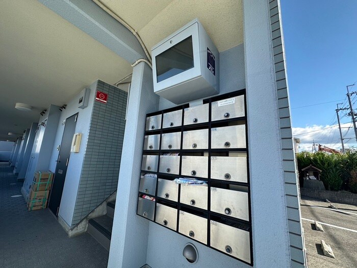 物件外観写真3　(エントランス部分)