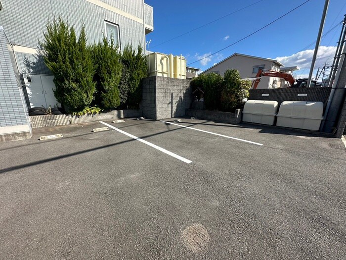 物件外観写真4　(駐車場)