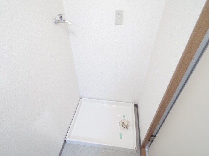 物件内観写真14　(洗濯機置場)