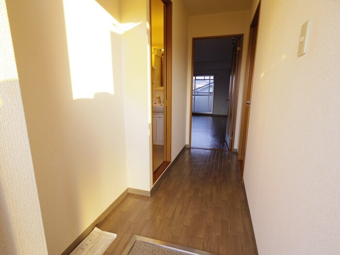 物件内観写真17　(玄関)