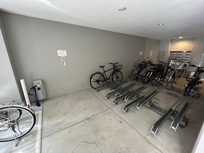 物件外観写真4　(駐輪場)