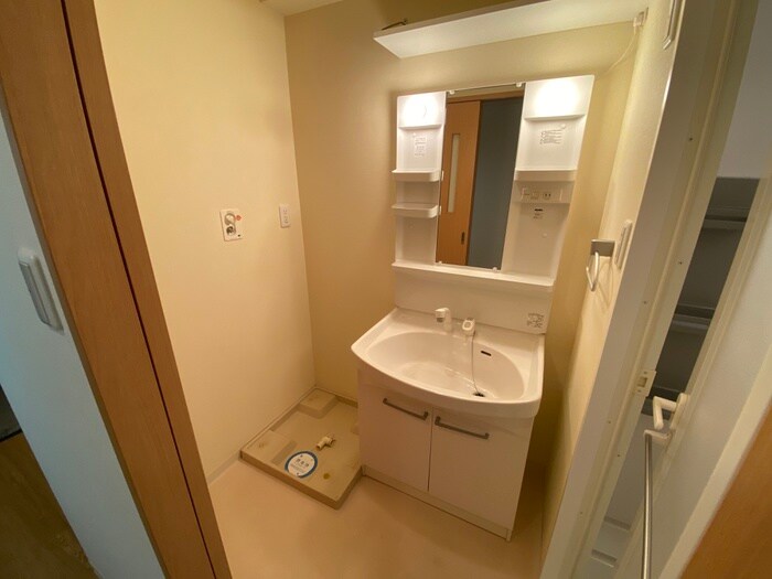 物件内観写真8　(洗面)