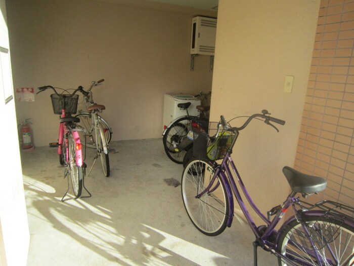 物件外観写真3　(駐輪場)